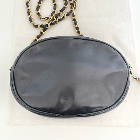 ✨SOLD✨Chanel Vintage Oval Lambskin CC Camera Chain Bag - Picture 3 of 14